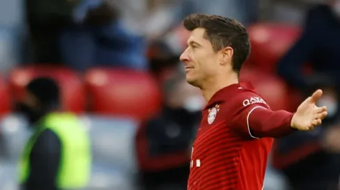 Lewandowski's Bayern contract doubts take focus off Champions League