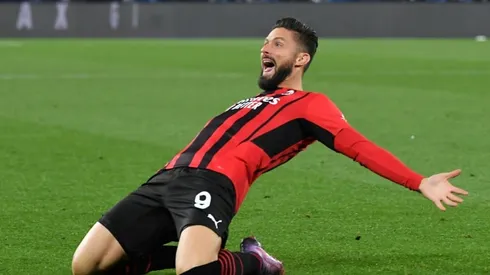 Giroud sinks Napoli to fire Milan top