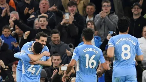 Man City back on top as Arsenal rekindle Champions League dreams