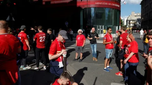 Tens of thousands of Liverpool fans turn Paris red