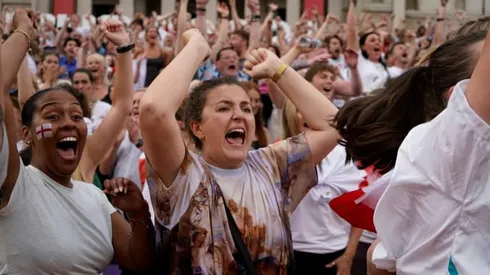 London soaks up Euros win with giant party