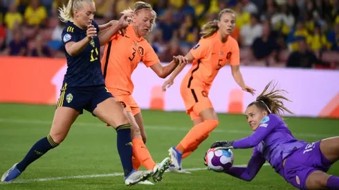 Dutch wonder kid Van Domselaar not daunted by facing France