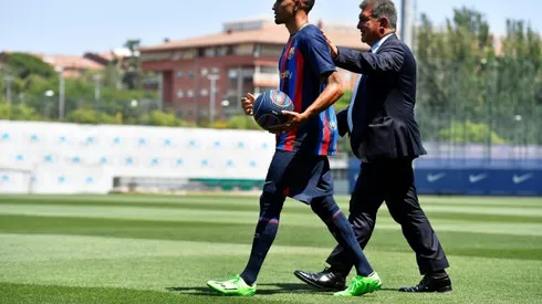 Raphinha 'fulfills childhood dream' and signs for Barcelona