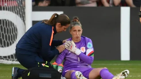 Dutch captain and goalie van Veenendaal out of Euros