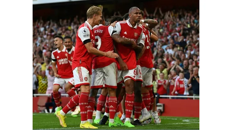 Gabriel atones with winner to keep Arsenal perfect