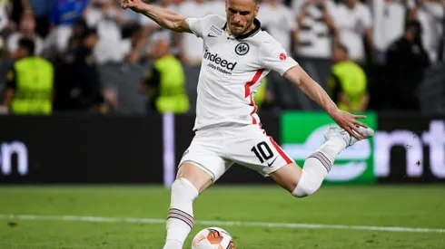 Serbia's Kostic completes Juventus move