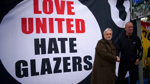 Michael Knighton 'hostile takeover' at Man United advancing