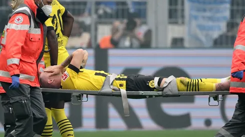 Marco Reus suffers serious injury in Dortmund-Schalke derby
