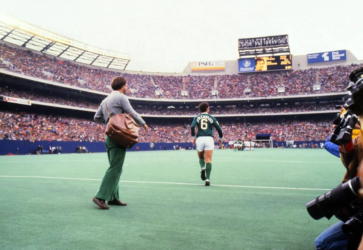 Franz Beckenbauer takes the field at a sold-out Giants Stadium in 1977. Photo: Imago
