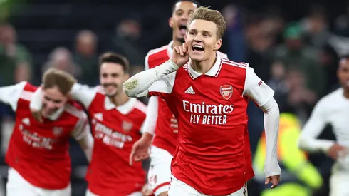 Arsenal beat Tottenham to go eight points clear