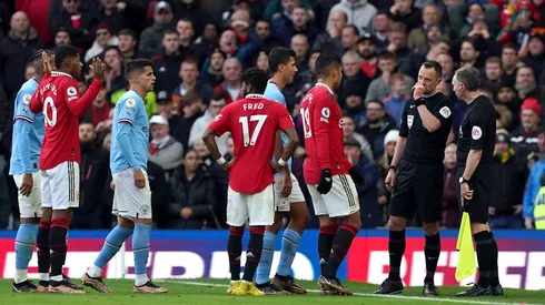 Controversial Fernandes goal steals show as United beat City