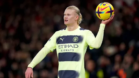 Manchester City thrash Bournemouth to keep title hopes alive