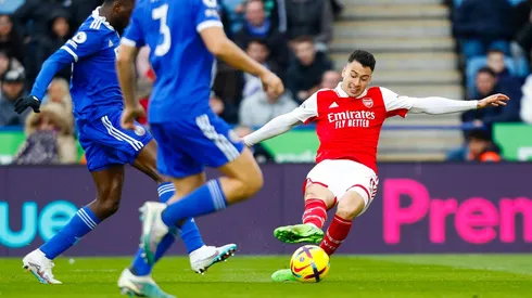 Arsenal continue title charge with narrow win against Leicester