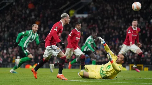 Man United bounces back, thumps Betis in Europa League