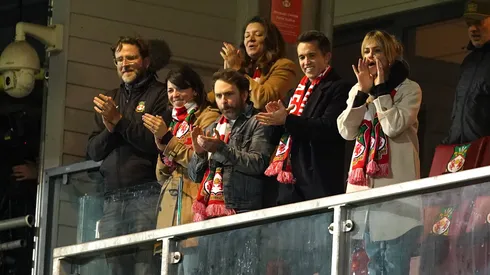Wrexham fans welcome Always Sunny In Philadelphia cast