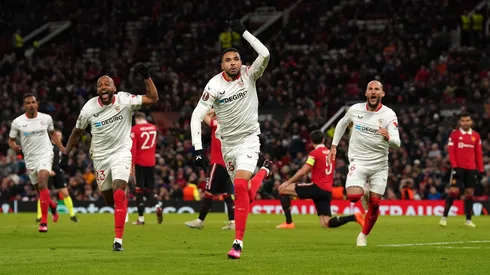 Two own goals yield hectic draw between United and Sevilla