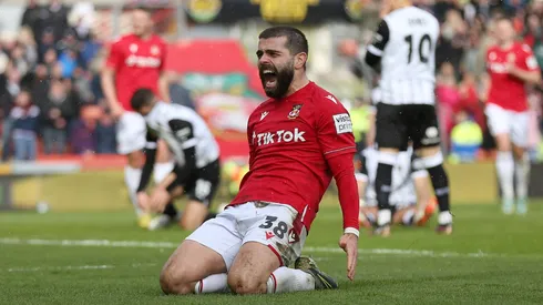 Wrexham beats Notts County in stunner to take edge in league