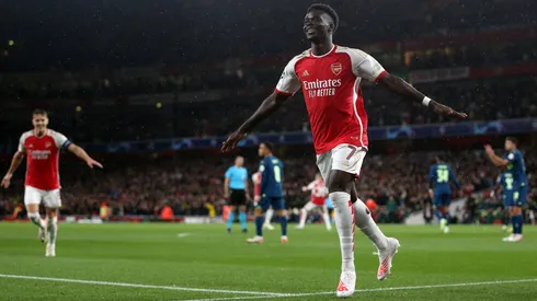 Arsenal thumps PSV in return to the Champions League