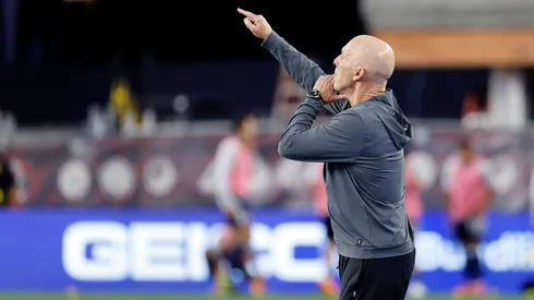 Bob Bradley returns to Norway to help Stabaek's relegation battle