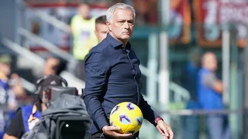 Mourinho's Roma fined for time-wasting tactics by ball boys