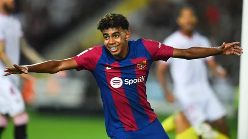 Barcelona extends teenager's contract with $1 billion clause