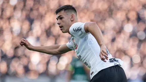 Chelsea hopes to fend off rivals for $32 million Brazilian teen