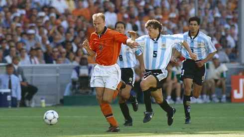 Dutch hero Bergkamp's legendary goal honored on banknote