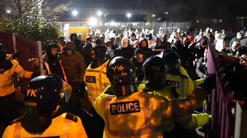 Police arrest 46 Legia fans after 90-minute melee at Villa Park