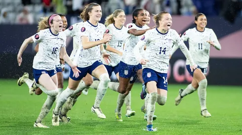 USA advances to W Gold Cup Final after rain-soaked penalty win