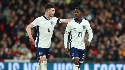 Tim Howard says Mainoo should mimic Declan Rice, not Scholes