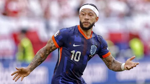 Bidding battle between Milan and another Serie A club for Depay