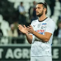 Ex-Premier League star Andy Carroll moves to French fourth tier