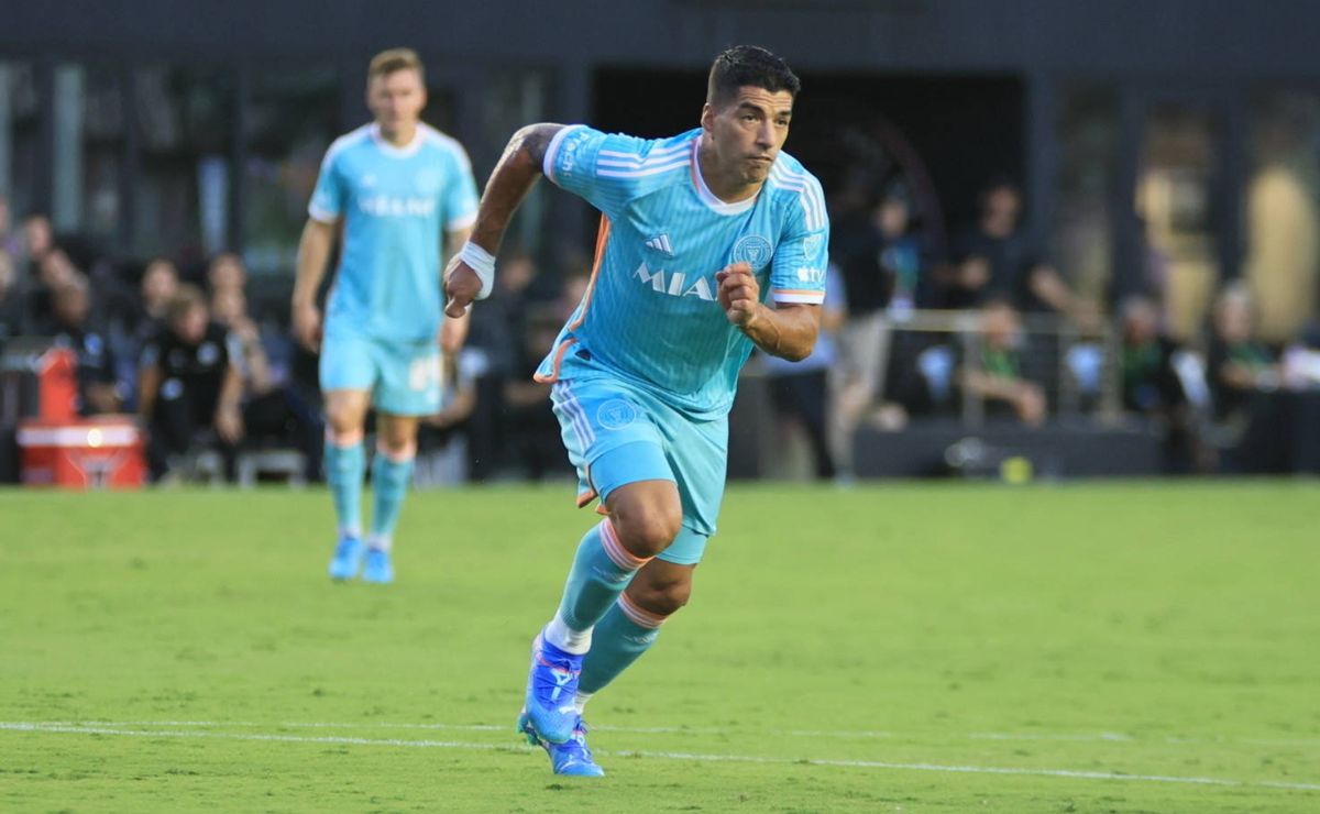 Mini Suarez Suarez hopeful to stay in Miami as contract talks continue - World ...