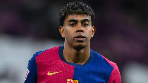 Lamine Yamal of FC Barcelona wears a special edition Coldplay match shirt during the LaLiga match between Real Madrid CF and FC Barcelona at Estadio Santiago Bernabeu on October 26, 2024 in Madrid, Spain.