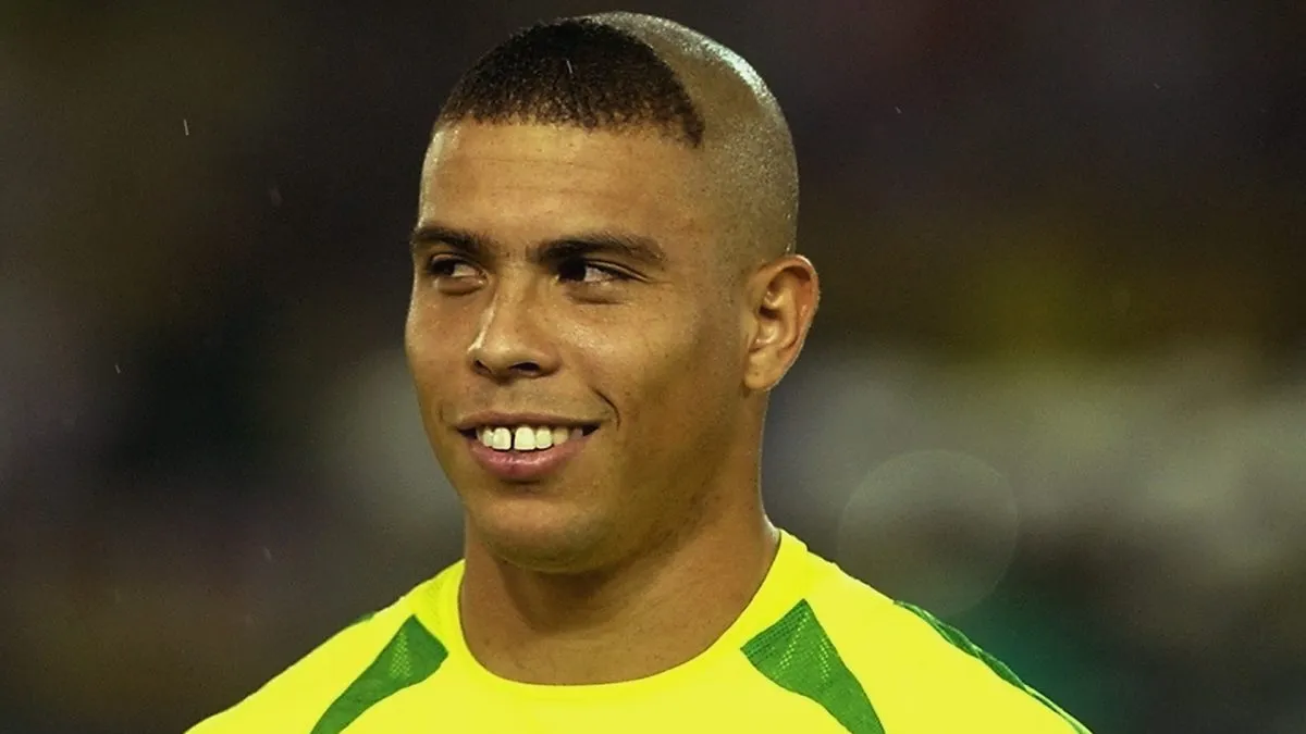 ronaldo nazario smiling