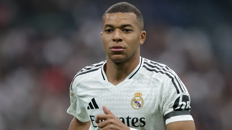 Kylian Mbappe of Real Madrid CF in action during the LaLiga match between Real Madrid CF and CA Osasuna at Estadio Santiago Bernabeu on November 09, 2024 in Madrid, Spain.
