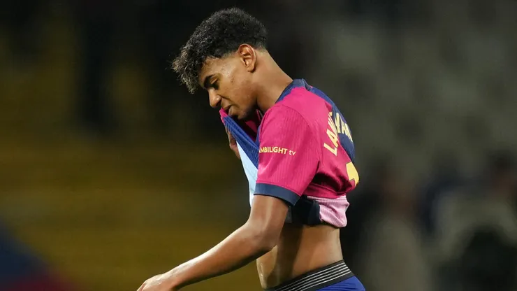 Lamine Yamal of FC Barcelona leaves the field after the La Liga EA Sports match between FC Barcelona and RCD Espanyol at Estadi Olimpic Lluis Companys on November 03, 2024 in Barcelona, Spain.