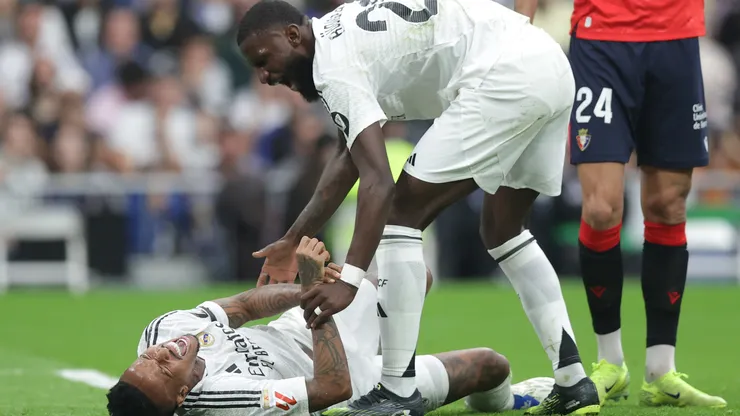 Eder Militao of Real Madrid suffers with an injury as his teammate Antonio Ruediger reacts during the LaLiga match between Real Madrid CF and CA Osasuna at Estadio Santiago Bernabeu on November 09, 2024 in Madrid, Spain.