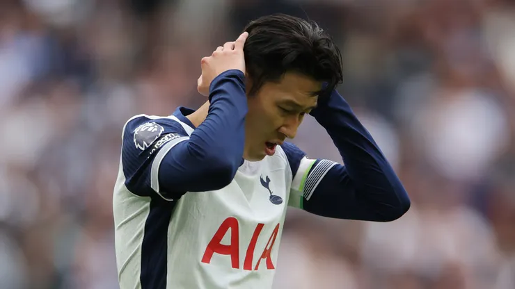 The lack of long-term contract negotiations suggests that the club may be preparing for a future without him.