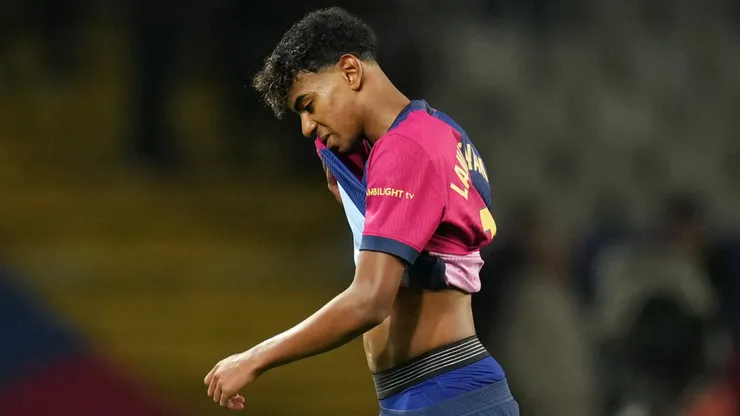 Lamine Yamal of FC Barcelona leaves the field after the La Liga EA Sports match between FC Barcelona and RCD Espanyol at Estadi Olimpic Lluis Companys on November 03, 2024 in Barcelona, Spain.