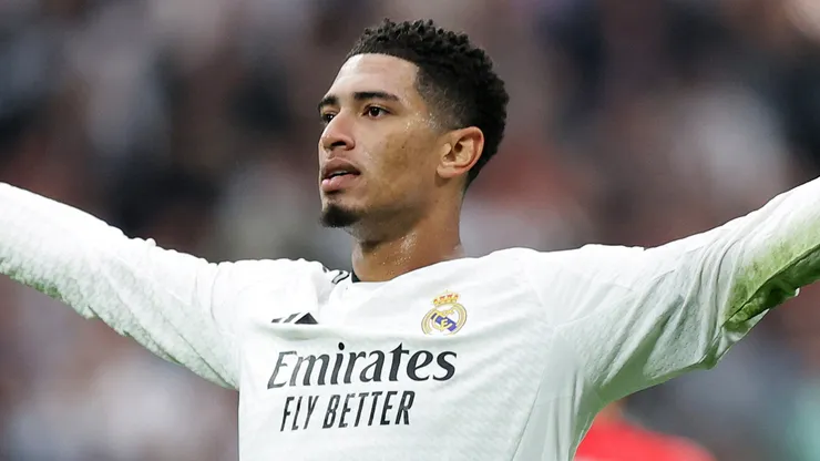 Jude Bellingham of Real Madrid celebrates scoring his team's second goal during the LaLiga match between Real Madrid CF and CA Osasuna at Estadio Santiago Bernabeu on November 09, 2024 in Madrid, Spain.