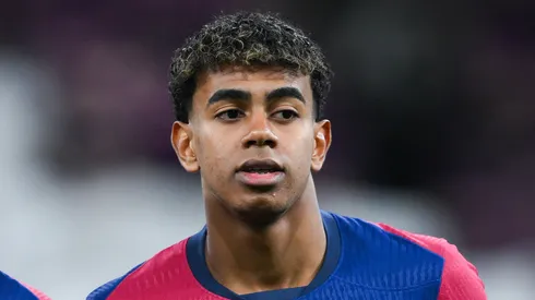 Lamine Yamal of FC Barcelona wears a special edition Coldplay match shirt during the LaLiga match between Real Madrid CF and FC Barcelona at Estadio Santiago Bernabeu on October 26, 2024 in Madrid, Spain.