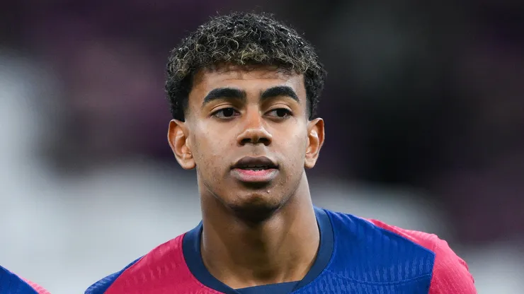 Lamine Yamal of FC Barcelona wears a special edition Coldplay match shirt during the LaLiga match between Real Madrid CF and FC Barcelona at Estadio Santiago Bernabeu on October 26, 2024 in Madrid, Spain.