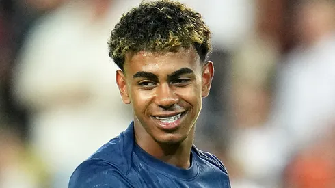 Lamine Yamal of FC Barcelona gestures a thumbs up during the warm up prior to the La Liga match between Valencia CF and FC Barcelona at Estadio Mestalla on August 17, 2024 in Valencia, Spain.