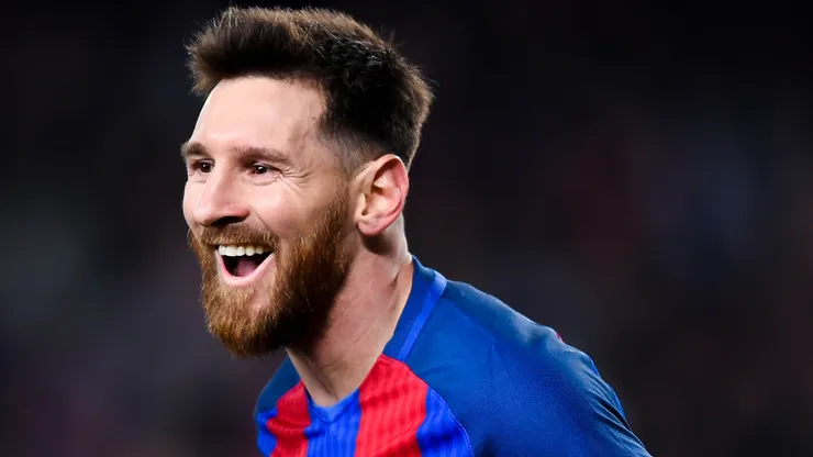 Lionel Messi of FC Barcelona celebrates after scoring his team's fourth goal during the La Liga match between FC Barcelona and RCD Espanyol at the Camp Nou stadium on December 18, 2016 in Barcelona, Spain.