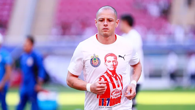 The Chivas striker's comments leave his retirement plans unclear, generating discussion among fans.