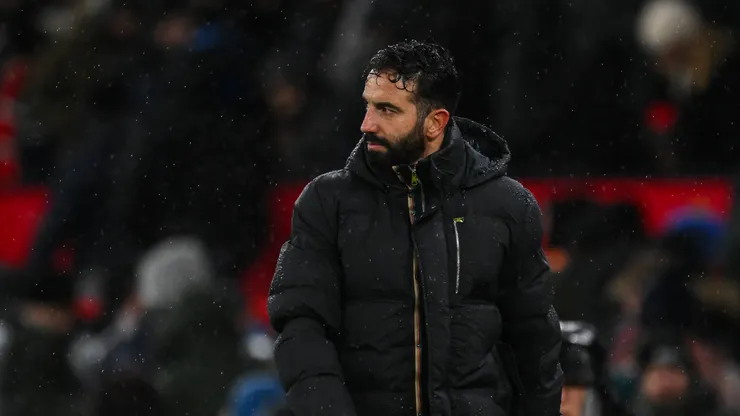 Differing opinions on Manchester United's management.