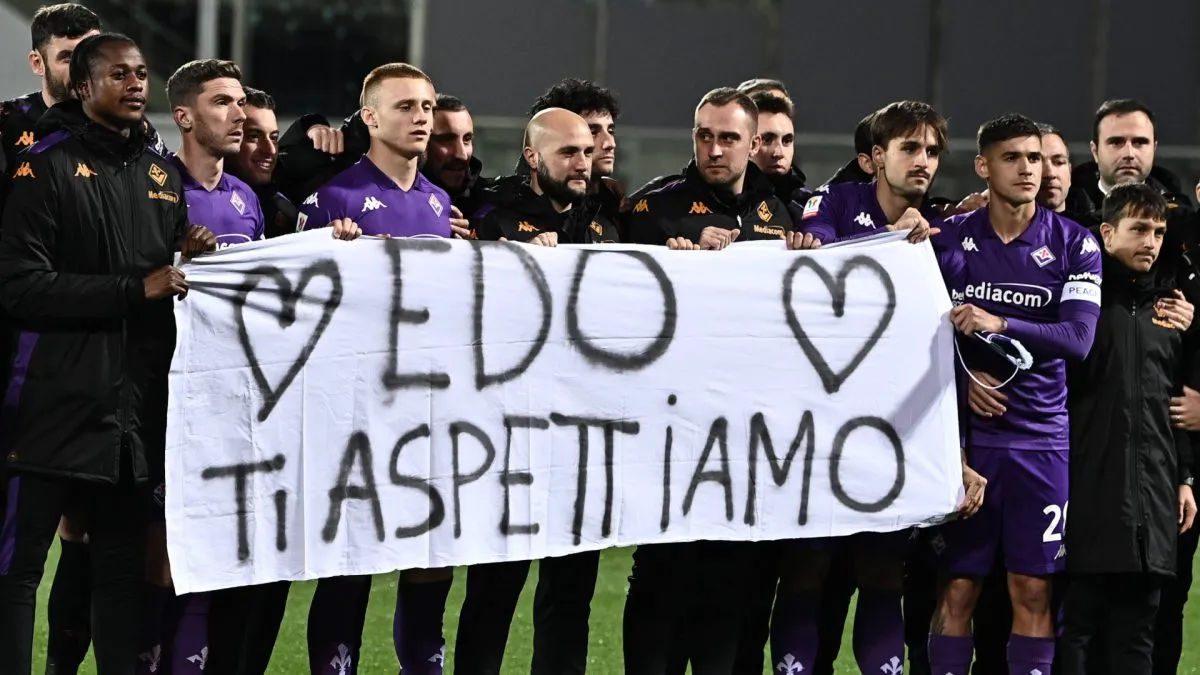 fiorentina players support bove
