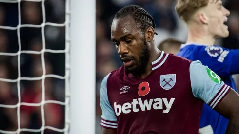 The club plans to extend his contract despite a serious leg injury that could sideline him for a year.