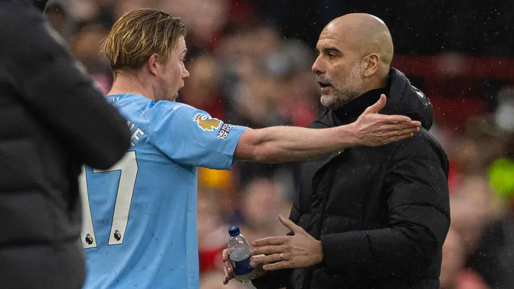 Liverpool FC v Manchester City FC LIVERPOOL, ENGLAND – Sunday, March 10, 2024: Manchester City s Kevin De Bruyne argues with manager Josep Pep Guardiola as he is substituted during the FA Premier League match between Liverpool FC and Manchester City FC at Anfield.
